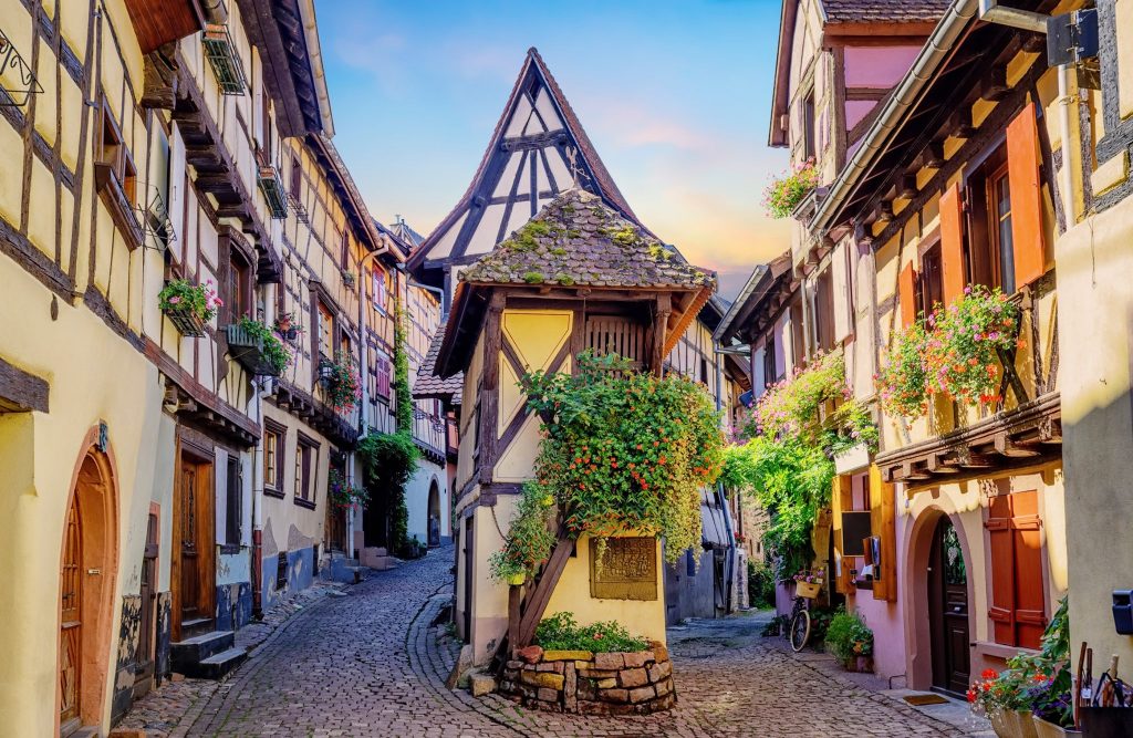 หมู่บ้านที่สวยที่สุดของฝรั่งเศส #THECOMPASS ONE WORLD TOUR AND TRAVEL - One world